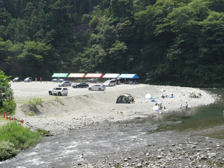 十里木ランド オフィシャルサイト 秋川渓谷でbbq 川遊び モアイ像がお出迎え